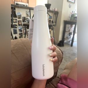 Lululemon water bottle